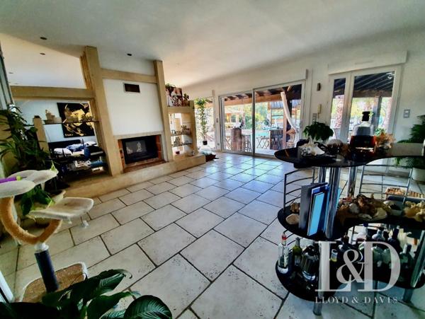 Mas provençal d'exception aux portes de la petite Camargues: L'art de vivre et d'investir