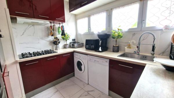 Bel appartement de 67m² avec 3 chambres et un balcon, box et 2 caves