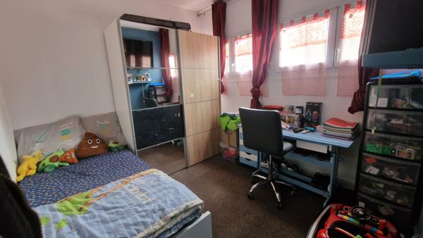 Bel appartement de 67m² avec 3 chambres et un balcon, box et 2 caves