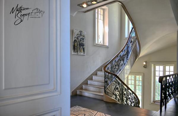 Propriete à vendre 13 pièces proche de SAINT SYMPHORIEN SUR COISE (69) de 525m² sur un parc classé de 5800 m²