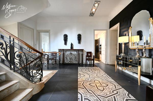 Propriete à vendre 13 pièces proche de SAINT SYMPHORIEN SUR COISE (69) de 525m² sur un parc classé de 5800 m²