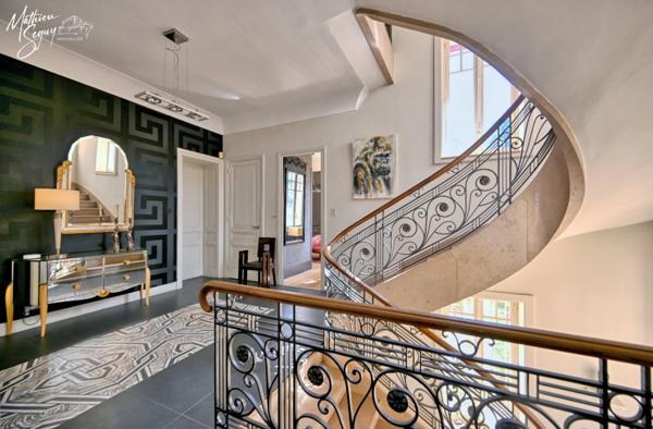 Propriete à vendre 13 pièces proche de SAINT SYMPHORIEN SUR COISE (69) de 525m² sur un parc classé de 5800 m²