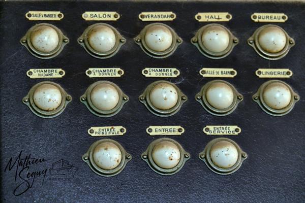 Propriete à vendre 13 pièces proche de SAINT SYMPHORIEN SUR COISE (69) de 525m² sur un parc classé de 5800 m²