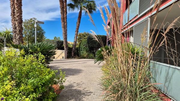 Dpt Hérault (34), à vendre MAUGUIO appartement T2
