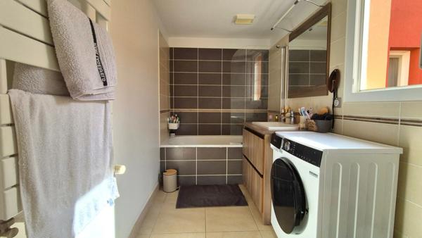 Dpt Hérault (34), à vendre MAUGUIO appartement T2