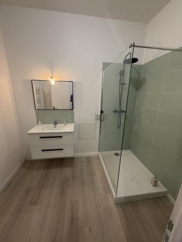 Local Commercial
        
        - 140 m² 325 000 € *
