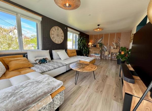 Propriété rénovée avec piscine, 160 m² sur 27 ares 96