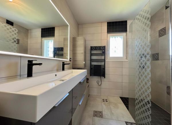 Propriété rénovée avec piscine, 160 m² sur 27 ares 96