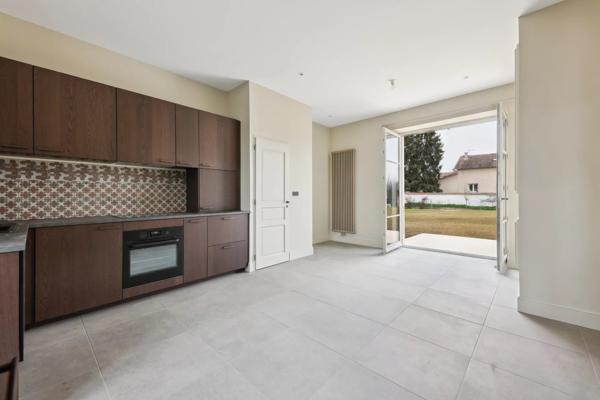 Chaponnay - Maison de caractère rénovée de 167,84 m² - Terrasse - Jardin arboré - Garage double - 4 Chambres