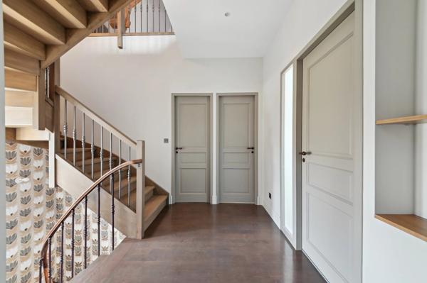 Chaponnay - Maison de caractère rénovée de 167,84 m² - Terrasse - Jardin arboré - Garage double - 4 Chambres