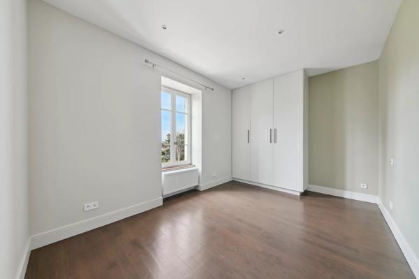 Chaponnay - Maison de caractère rénovée de 167,84 m² - Terrasse - Jardin arboré - Garage double - 4 Chambres