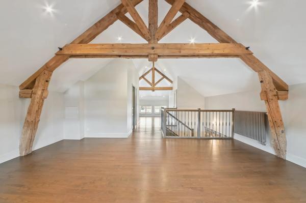 Chaponnay - Maison de caractère rénovée de 167,84 m² - Terrasse - Jardin arboré - Garage double - 4 Chambres