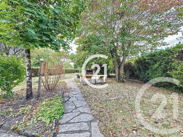 Maison à vendre  4 pièces - 109 m 2   CHATEAUBERNARD  - 16