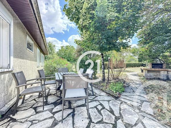 Maison à vendre  4 pièces - 109 m 2   CHATEAUBERNARD  - 16