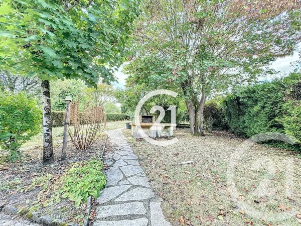 Maison à vendre  4 pièces - 109 m 2   CHATEAUBERNARD  - 16