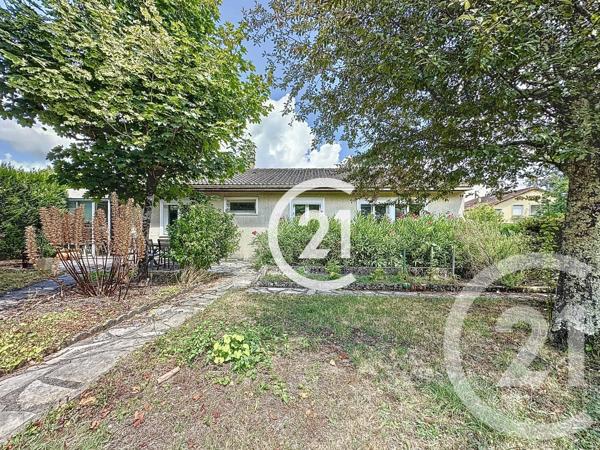 Maison à vendre  4 pièces - 109 m 2   CHATEAUBERNARD  - 16