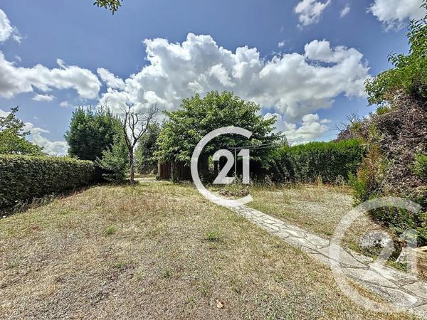 Maison à vendre  4 pièces - 109 m 2   CHATEAUBERNARD  - 16