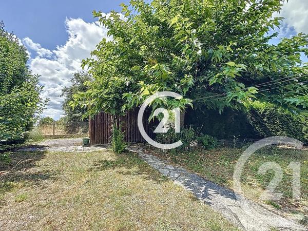 Maison à vendre  4 pièces - 109 m 2   CHATEAUBERNARD  - 16