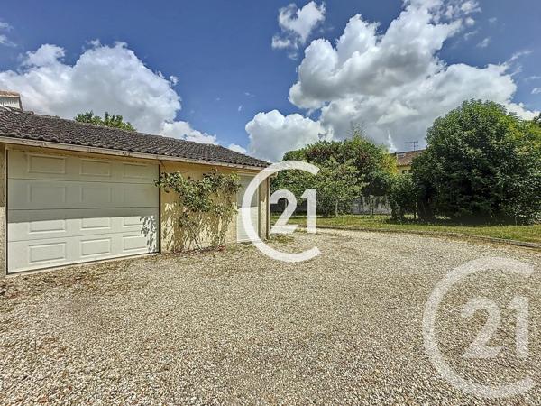 Maison à vendre  4 pièces - 109 m 2   CHATEAUBERNARD  - 16