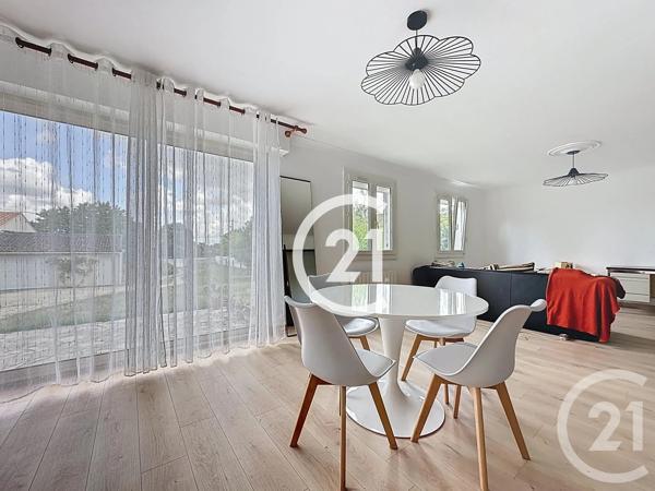 Maison à vendre  4 pièces - 109 m 2   CHATEAUBERNARD  - 16