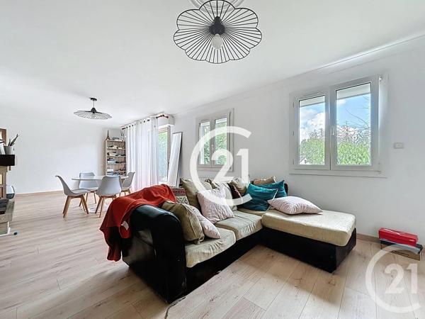 Maison à vendre  4 pièces - 109 m 2   CHATEAUBERNARD  - 16