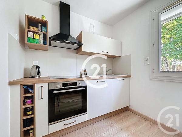 Maison à vendre  4 pièces - 109 m 2   CHATEAUBERNARD  - 16