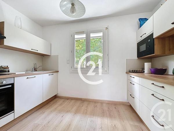 Maison à vendre  4 pièces - 109 m 2   CHATEAUBERNARD  - 16