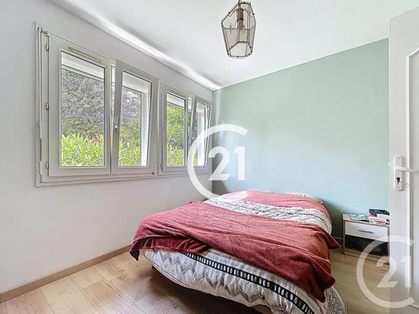 Maison à vendre  4 pièces - 109 m 2   CHATEAUBERNARD  - 16
