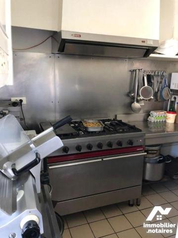 A 5km de SALERS, murs d'un bel ensemble immobilier : Bar-tabac-Restaurant-Chambres d'hôtes

G...