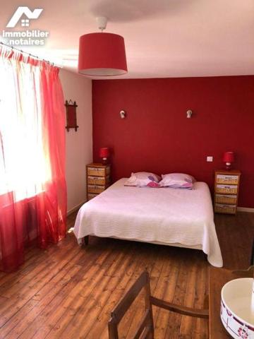 A 5km de SALERS, murs d'un bel ensemble immobilier : Bar-tabac-Restaurant-Chambres d'hôtes

G...