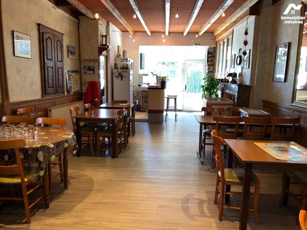 A 5km de SALERS, murs d'un bel ensemble immobilier : Bar-tabac-Restaurant-Chambres d'hôtes

G...