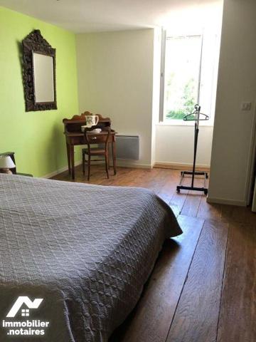 A 5km de SALERS, murs d'un bel ensemble immobilier : Bar-tabac-Restaurant-Chambres d'hôtes

G...