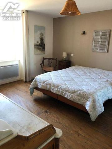 A 5km de SALERS, murs d'un bel ensemble immobilier : Bar-tabac-Restaurant-Chambres d'hôtes

G...