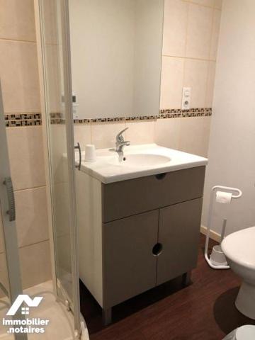 A 5km de SALERS, murs d'un bel ensemble immobilier : Bar-tabac-Restaurant-Chambres d'hôtes

G...