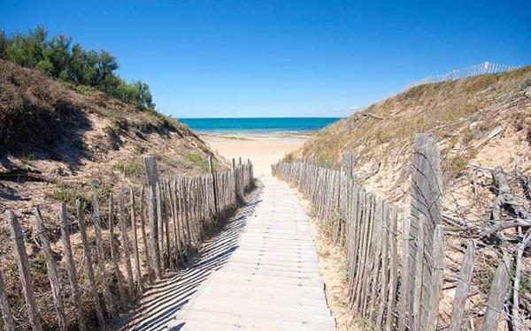 Maison à vendre    6 pièces •  La Flotte