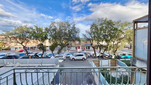 Vente                                                      Appartement
                        
                     2 pièces                      41 m2                     à Saint-Aygulf