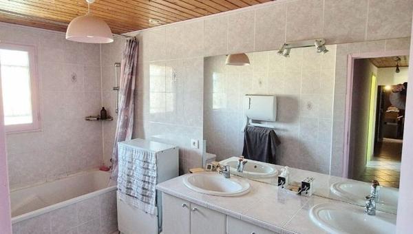 Maison 7 pièce(s) 170 m2 sur 792 m², de terrain à fort potentiel