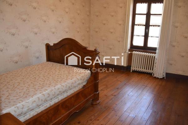 Maison en pierres avec grandes dépendances