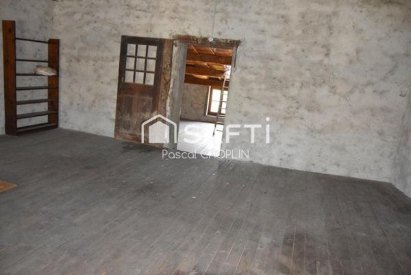 Maison en pierres avec grandes dépendances