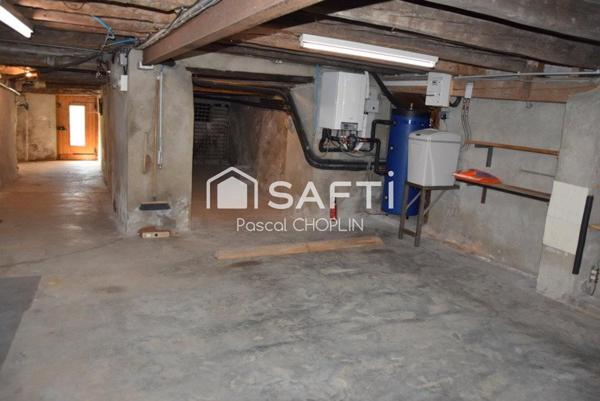 Maison en pierres avec grandes dépendances