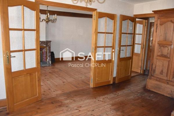 Maison en pierres avec grandes dépendances