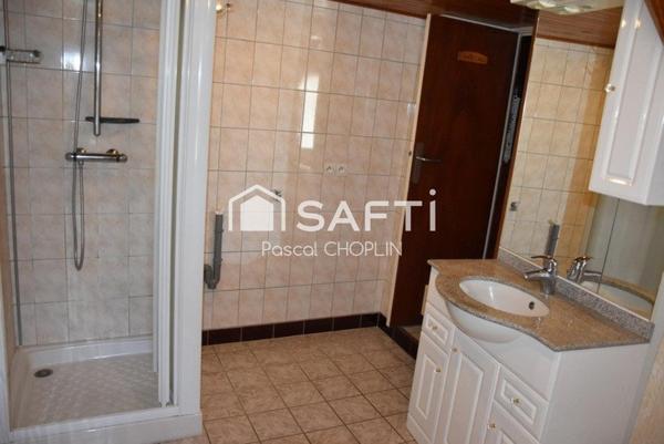 Maison en pierres avec grandes dépendances