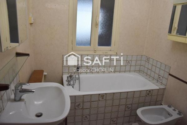 Maison en pierres avec grandes dépendances