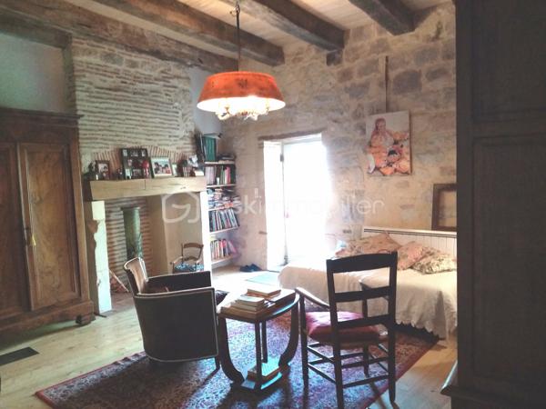 Maison en pierre de 322 m²