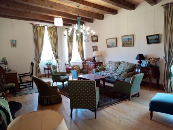 Maison en pierre de 322 m²