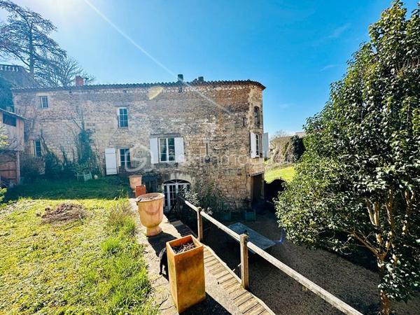 Maison en pierre de 322 m²