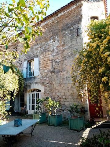 Maison en pierre de 322 m²