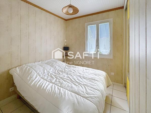 Appartement d'environ 35m² avec une chambre et une mezannine