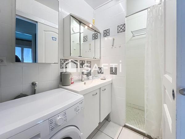 Appartement d'environ 35m² avec une chambre et une mezannine