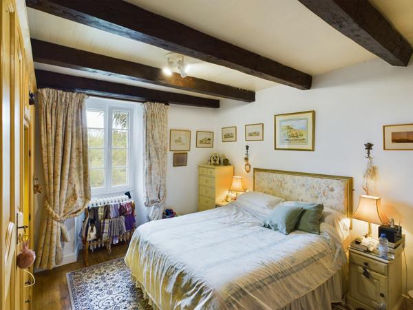 Montaigu-de-Quercy (82150) MONTAIGU DE QUERCY Maison en pierre avec 3 chambres, maison d'amis, piscine et 8686m2 de terrain